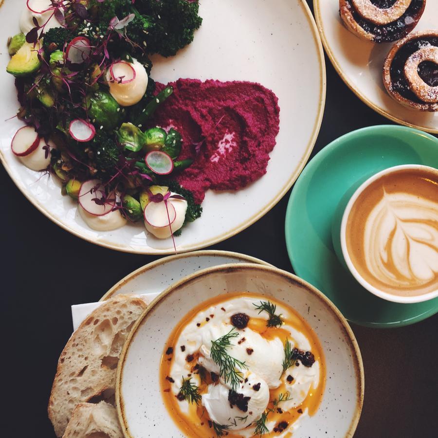 Bed and Breakfast Whitehouse Rye Exteriér fotografie Dishes at the restaurant