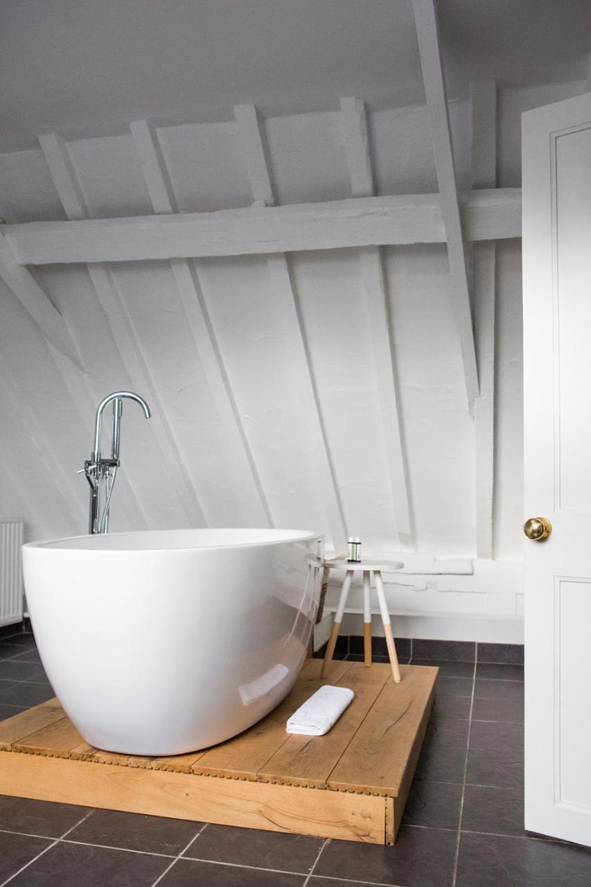 Bed and Breakfast Whitehouse Rye Exteriér fotografie A freestanding bathtub