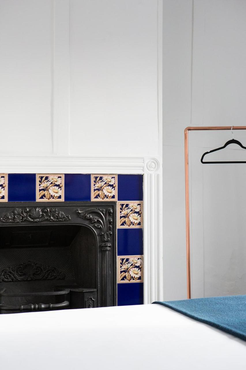 Bed and Breakfast Whitehouse Rye Exteriér fotografie Blue and white tiles