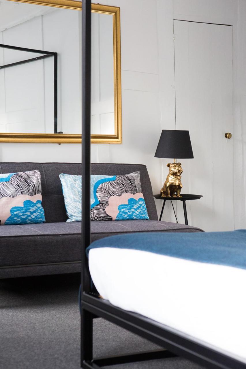 Bed and Breakfast Whitehouse Rye Exteriér fotografie A sofa bed