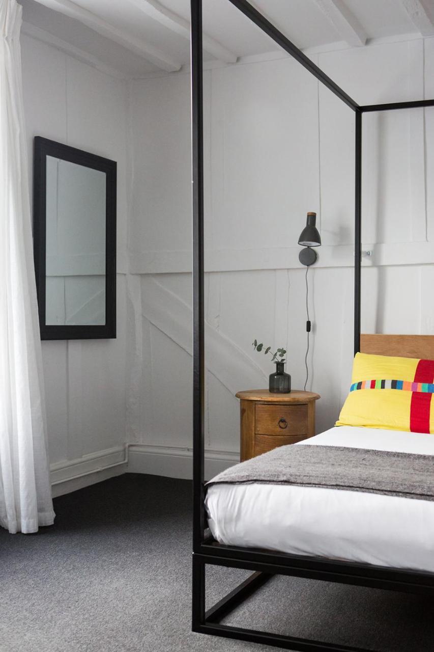 Bed and Breakfast Whitehouse Rye Exteriér fotografie A wall light
